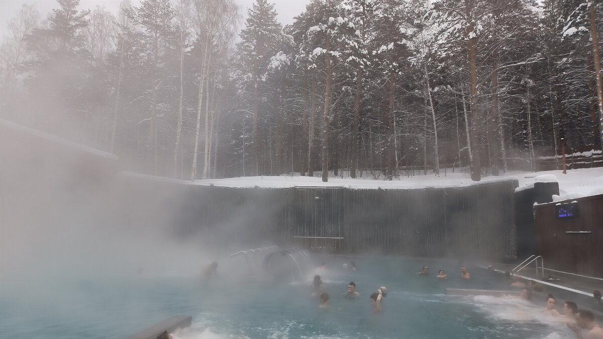 Где сходить в бассейн. Бассейн кристалл на химмаше. Где сходить в бассейн. Лотос в бассейне. Киров улица некрасова 49 море парк.