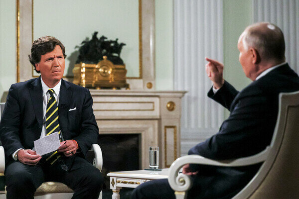 Президент РФ Владимир Путин дает интервью американскому журналисту Такеру Карлсону, 6 февраля 2024 года / Гавриил Григоров/POOL/РИА Новости