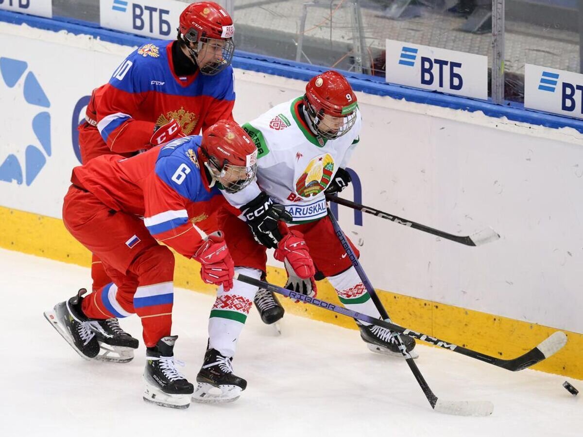    Хоккеисты юношеских сборных России (U-17) и Белоруссии (U-20)© Фото : Пресс-служба ФХР