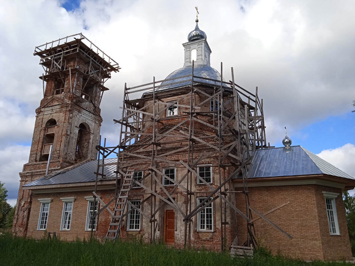 Восстанавливаемый храм Пресвятой Богородицы. Фото автора, 4 сентября 2022г.