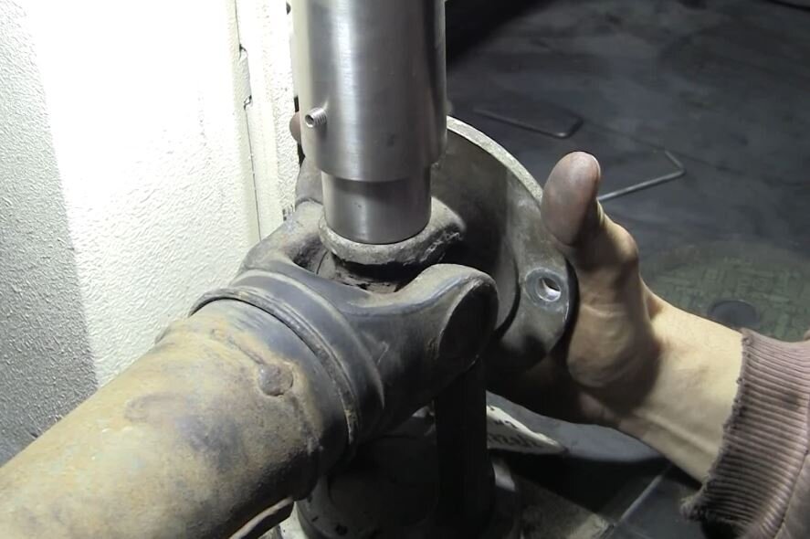 Выпрессовка крестовины задней части 