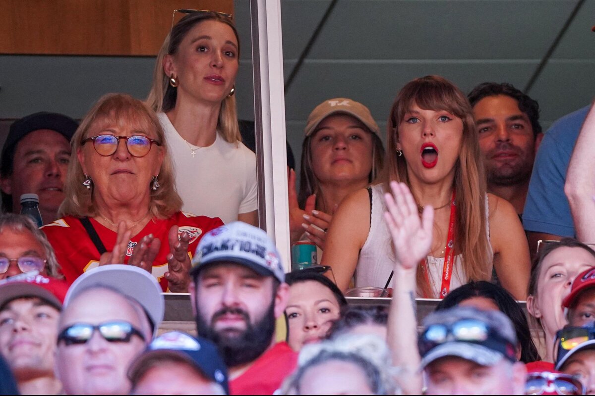 USA TODAY Sports через Reuters Con📷Донна Келси и Тейлор Свифт