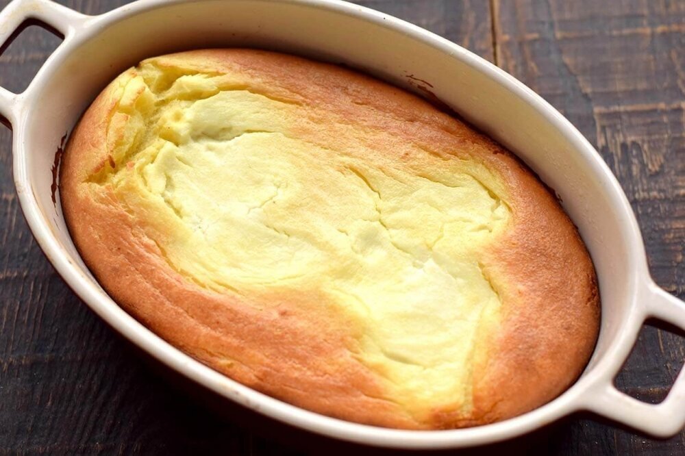 Для того чтобы творожная запеканка имела нежную консистенцию, не всегда нужно долго возиться с тестом.-2