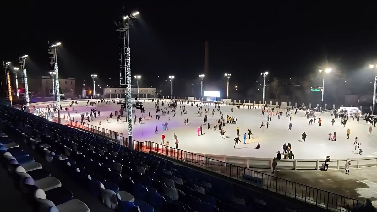     Самый большой в городе каток на стадионе «Авангард» снова могут посетить все желающие. Работать будет и прокат.