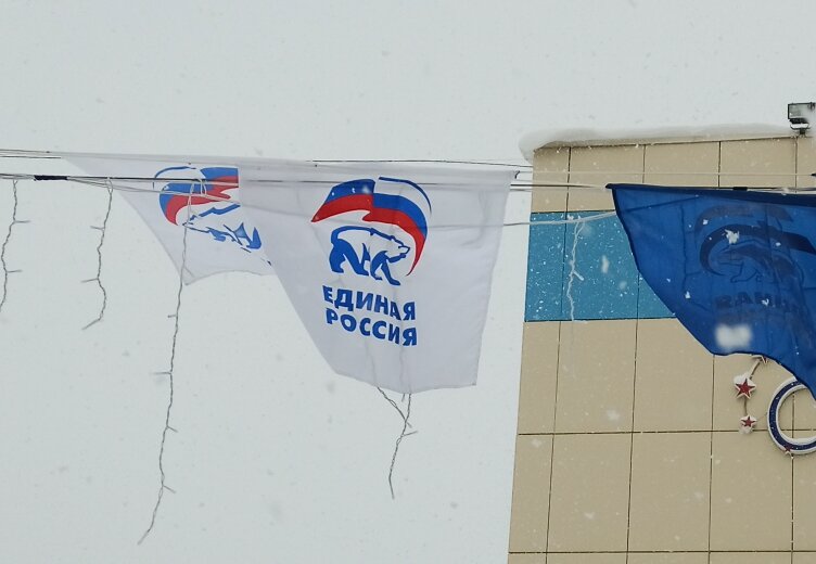К лыжне России готовятся, флажки развесили 