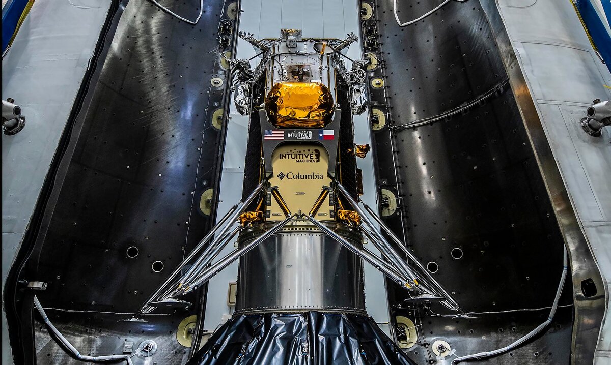Интеграция лунной посадочной платформы под головной обтекатель РН "Falcon 9", фото SpaceX