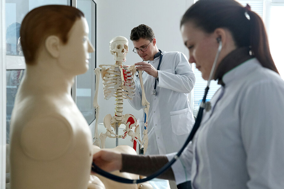 вузы москвы бюджет. медицинский университет. проходной балл в питерский мед институт. мед институт питер бюджет проходной. студенты медики.