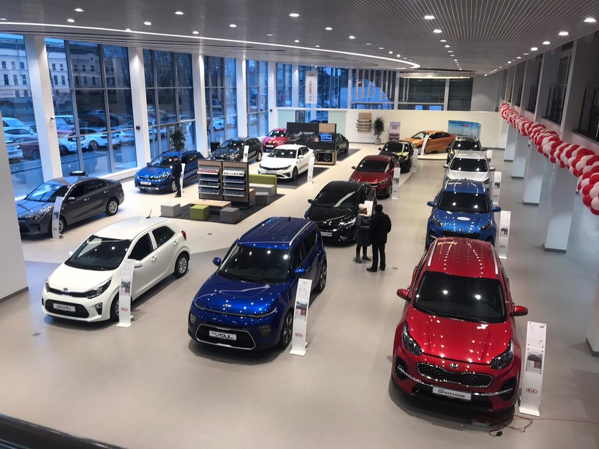 Мицубиси форвард авто екатеринбург. Машины в автосалоне. Салон машин екатеринбург. Автосалон екб авто. Салон машин екатеринбург.