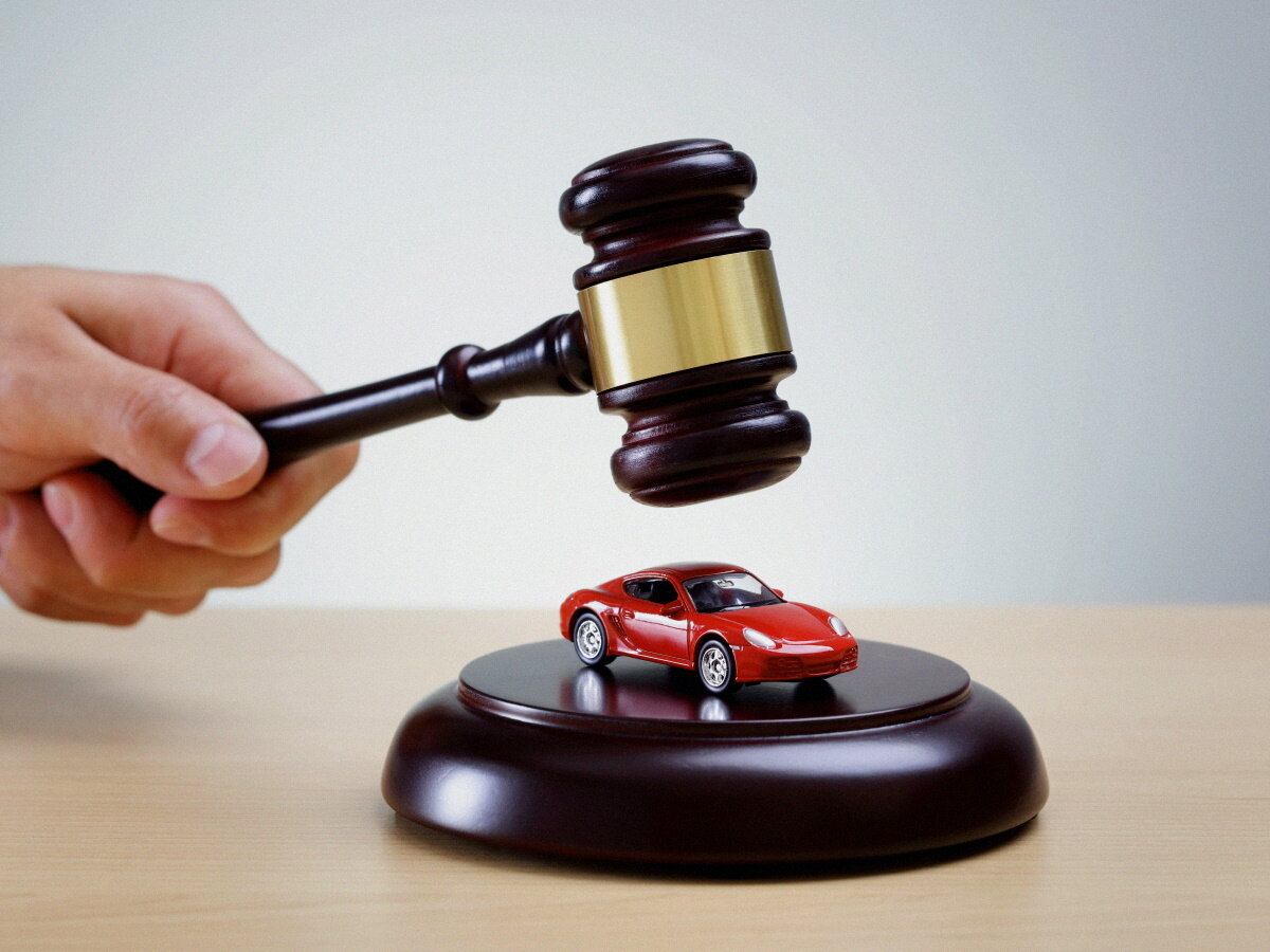 Не стоит путать процедуру реализации имущества и сами торги, которые проводятся во время этой процедуры. Первое шире, чем второе. Торги составляют лишь часть процедуры реализации имущества. 