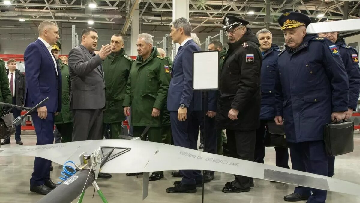     Министр обороны России Сергей Шойгу ознакомился с производством БПЛА в Ижевске.