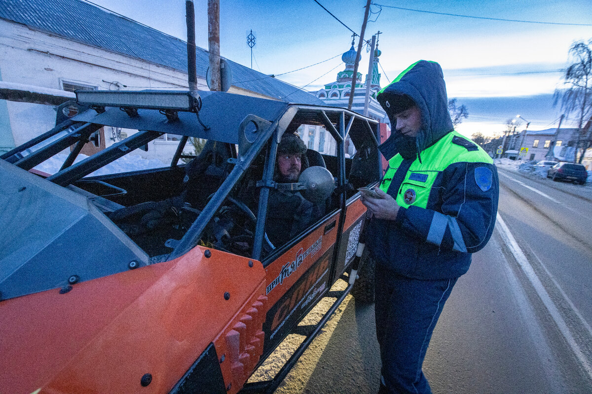 Два энтузиаста проехали зимой в открытом автомобиле без стекол и отопителя  больше тысячи километров | Сергей Михеев. Полдень, XXI век | Дзен