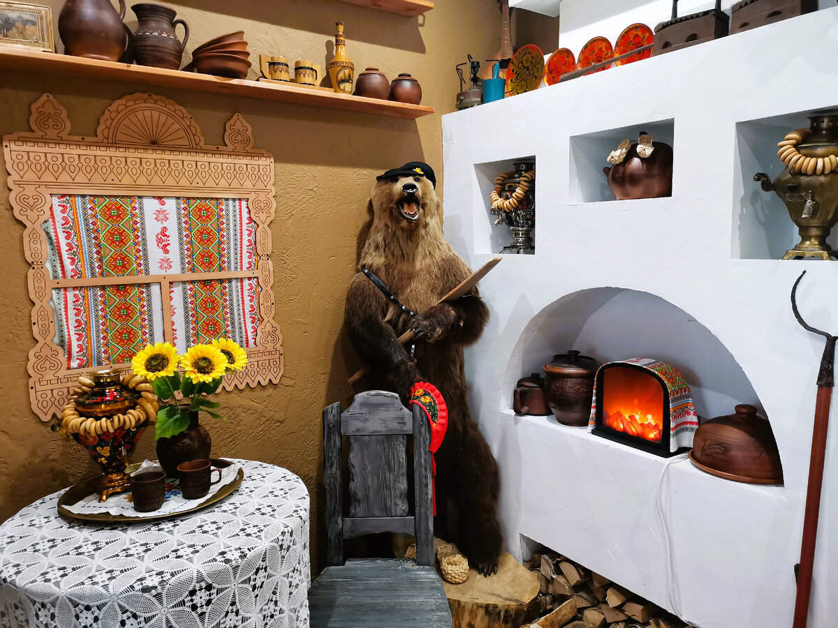 Уголок избы в деревенском русском стиле. Пряничное ремесло передавалось из поколения в поколение. Древнее название пряников - " медовый хлеб".