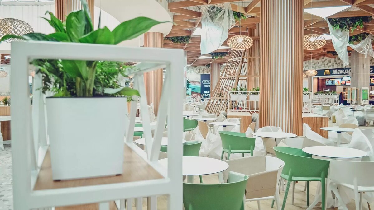     На месте бывших Арских казарм по улице Николая Ершова в Казани планируют открыть фуд-корт с халяльными кухнями. Об этом сообщил «Бизнес Онлайн».