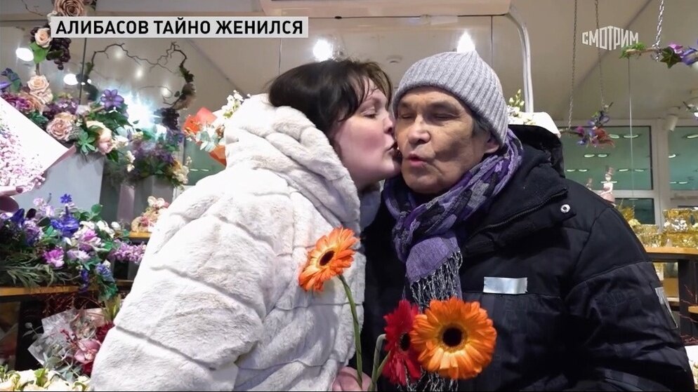Разве это не личное дело Бари Алибасова на ком-то жениться. Зачем такое показывать на всю страну. Фото скриншот автора. 