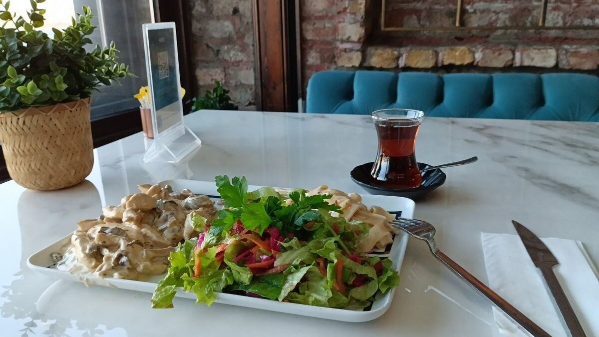 стс шеф-повар белькович. кафе лето минск. патриаршие пруды летний ресторан. место где посидеть. фотосессия на набережной.