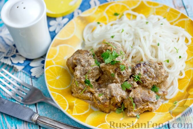 Жареная куриная печень с луком и морковью