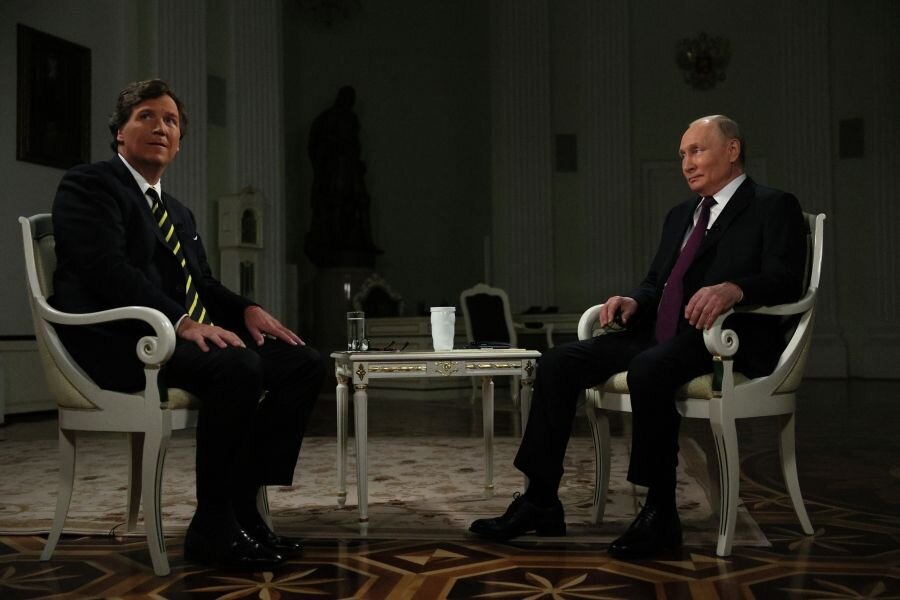    Владимир Путин даёт интервью американскому журналисту Такеру Карлсону © Гавриил Григоров/РИА Новости