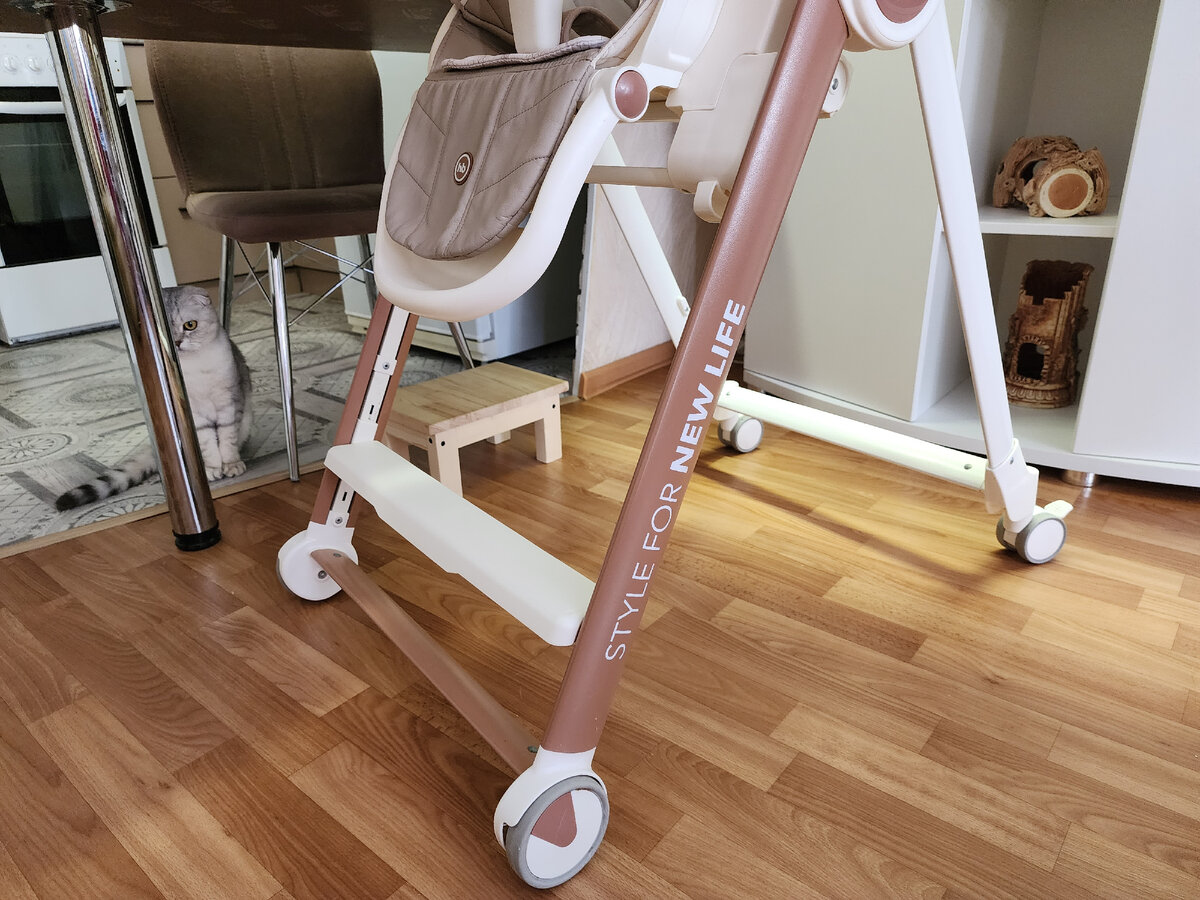 Подставка под ноги регулируется в трёх положениях