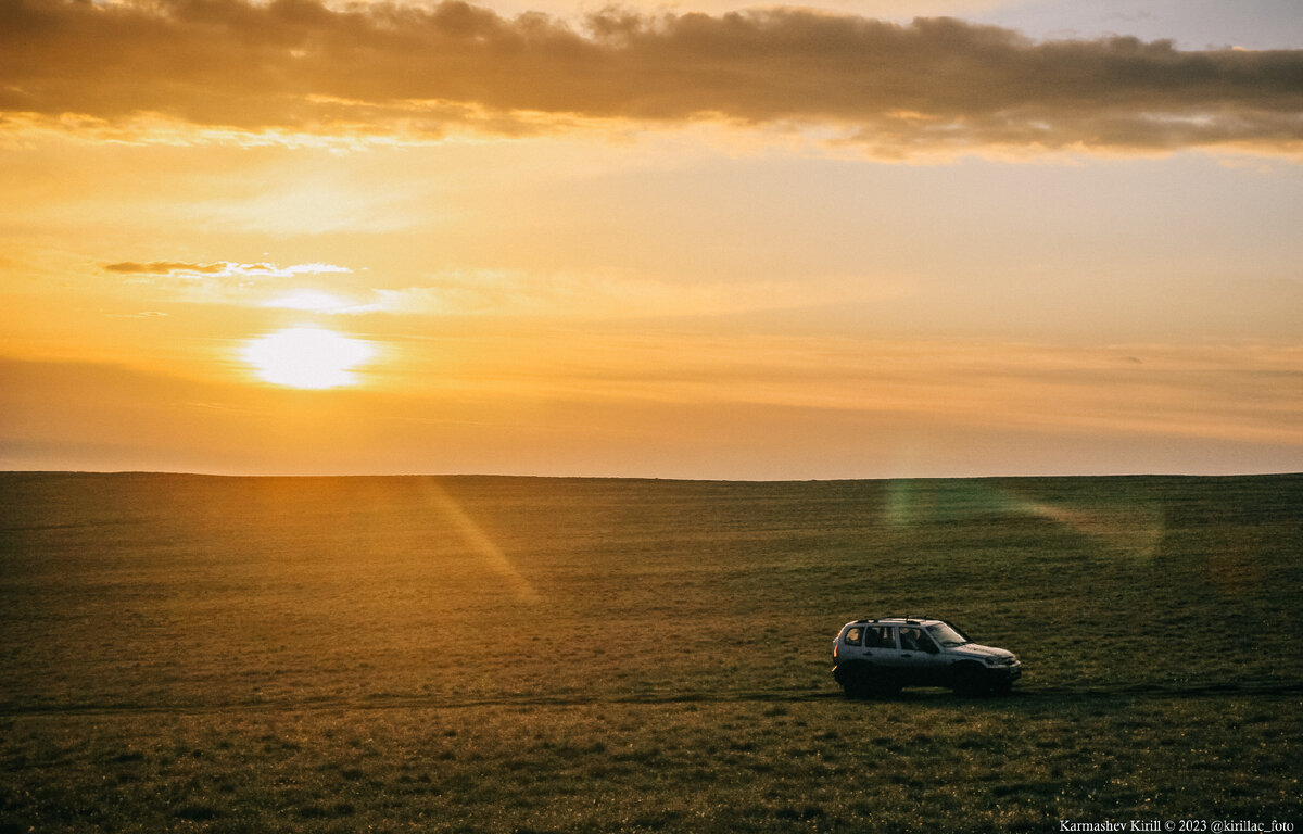 Начинают подтягиваться первые туристы