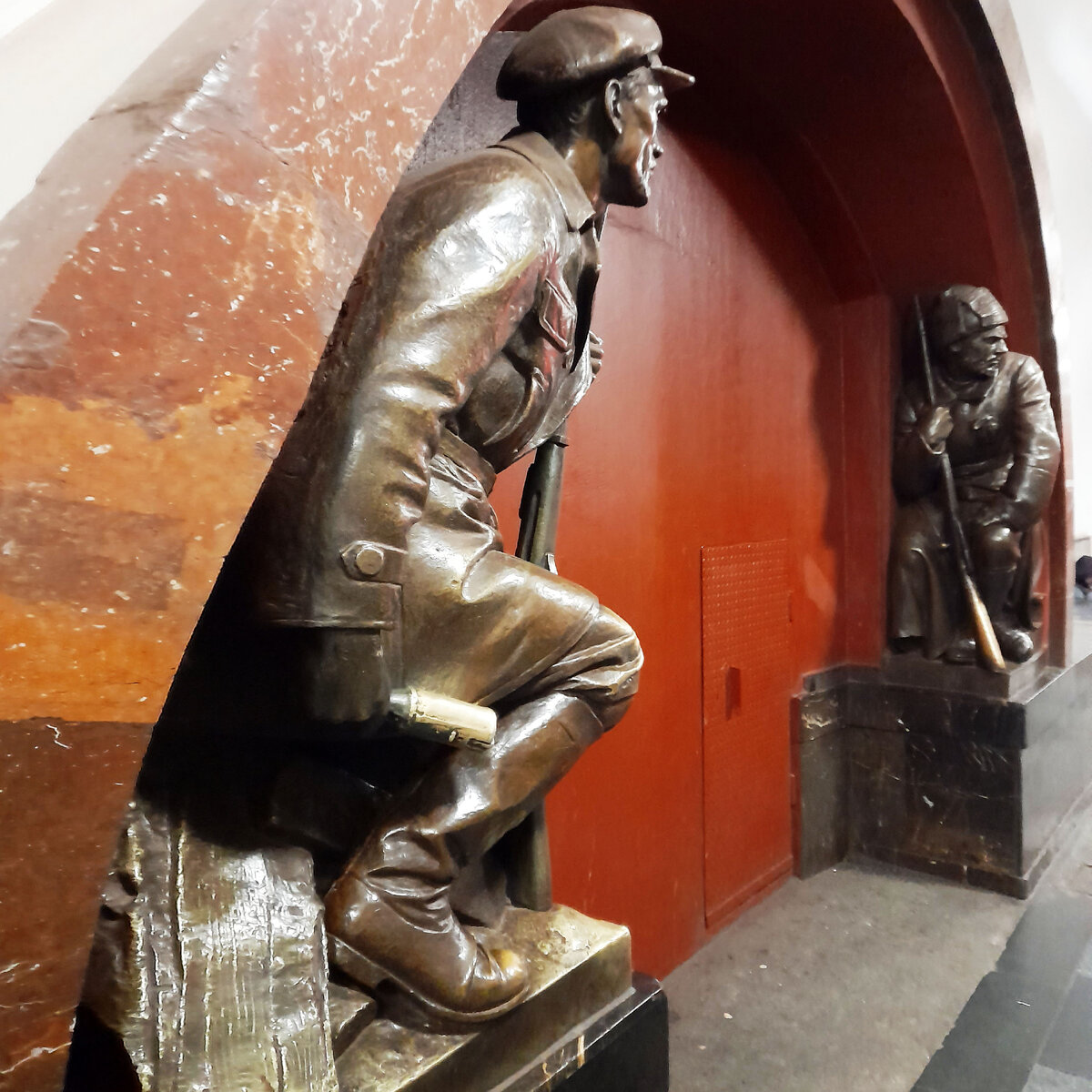 Станция метро площадь революции. Площадь революции видео. Московский метрополитен площадь революции. Площадь революции видео. Станция площадь революции москва.