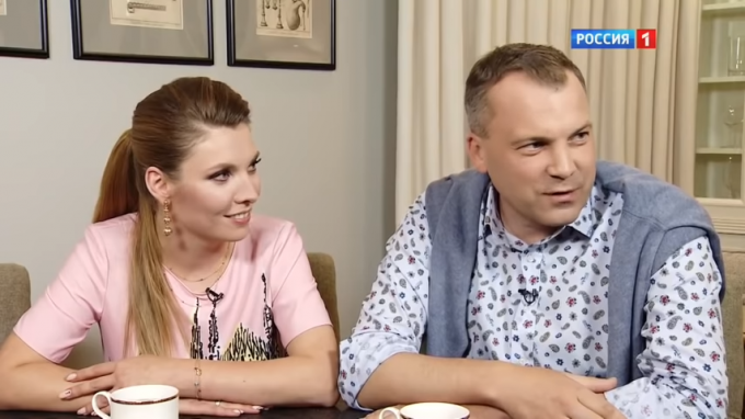 "Иди на х**, червь помоечный" — такое сообщение известный пропагандист Евгений Попов прислал в 2020 году журналисту Сергею Ежову. После чего выложил скриншот этого сообщения в своём Telegram-канале.-8