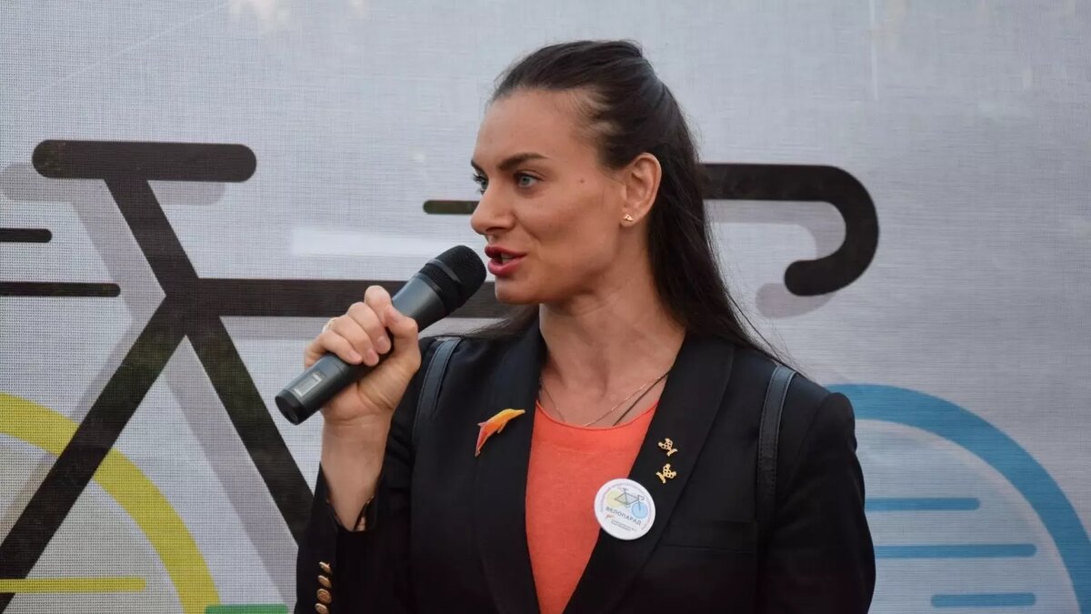     Жительница Волгограда выставила на продажу автограф олимпийской чемпионки Елены Исинбаевой, сообщает издание «НовостиВолгограда.ру» со ссылкой на популярный сайт бесплатных объявлений. Женщина намерена выручить за него миллион рублей.