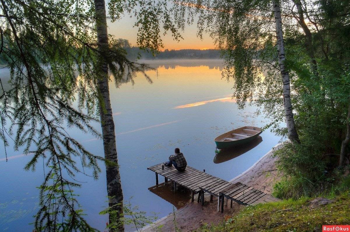 У рыбалок есть даже свои святые покровители. Например, в православии это Святой Трихон. И что интересно, в некоторых регионах проводят специальные фестивали, посвященные этому святому. Поскольку его считают еще и покровителем охоты, то кроме рыбалки на таких мероприятиях также проходят выставки охотничьих собак. А вот в Давней Греции покровительницей рыбалок и охотников считали богиню Артемиду.