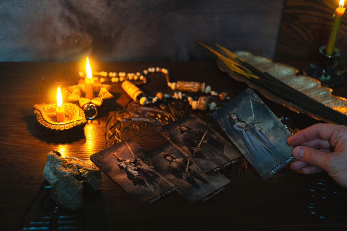 Психологические советы придворные карты масти мечи. (tarot9.ru)