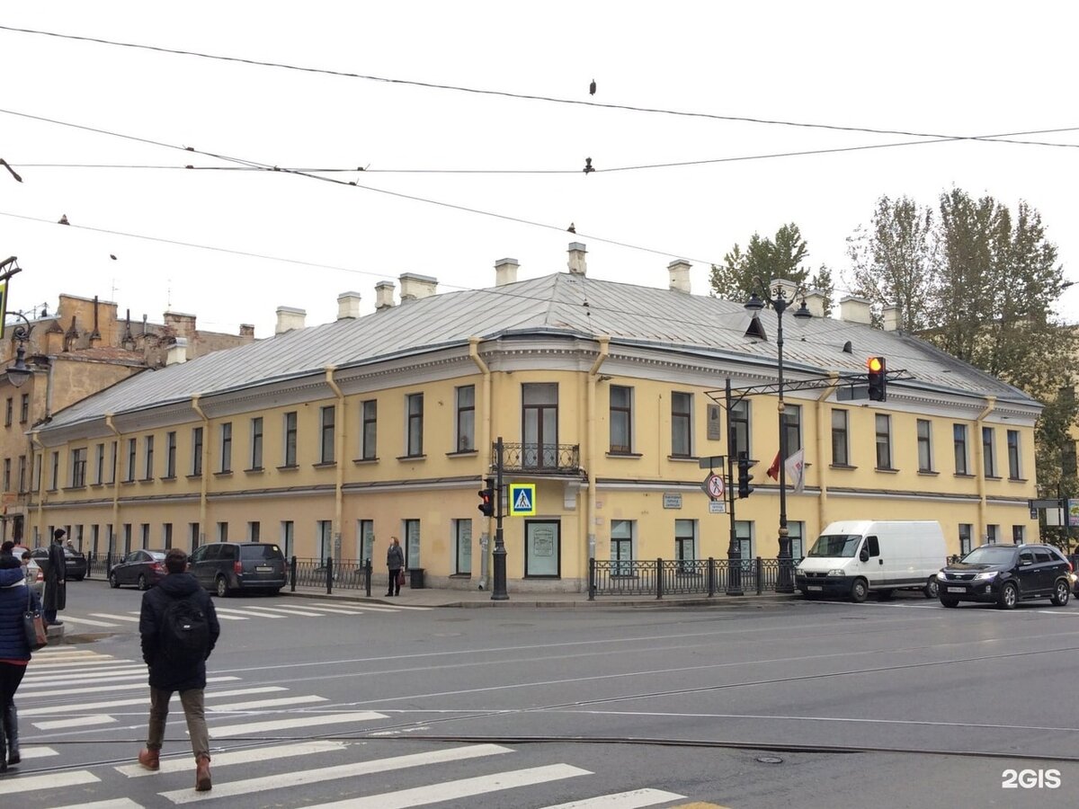  угол улицы Марата,25 и Кузнечного переулка, д 12