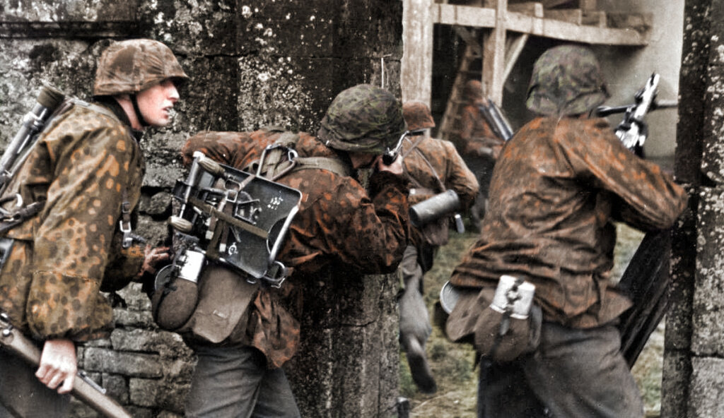 Военнослужащие войск СС / Фото: ru.wikipedia.org/ Johannes Dorn. Собственная работа, CC BY-SA 3.0