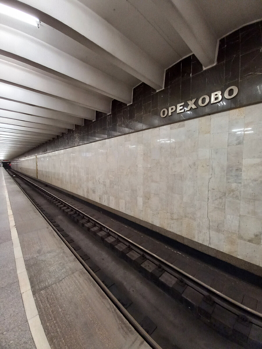 Станция метро «Орехово».