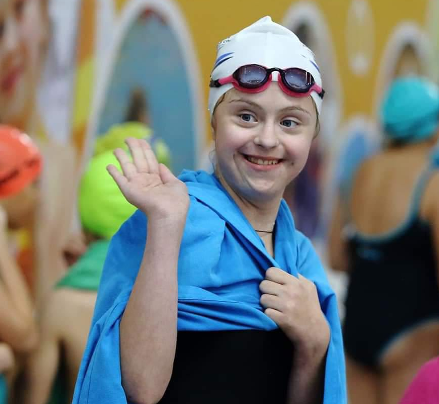 Ангелина Макарова, удивительно целеустремленная спортсменка, победительница многих спортивных соревнований по адаптивному плаванию. 