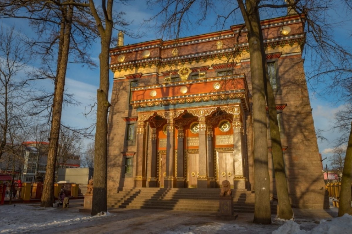    Дацан Гунзэчойнэй на Приморском проспекте в Петербурге.