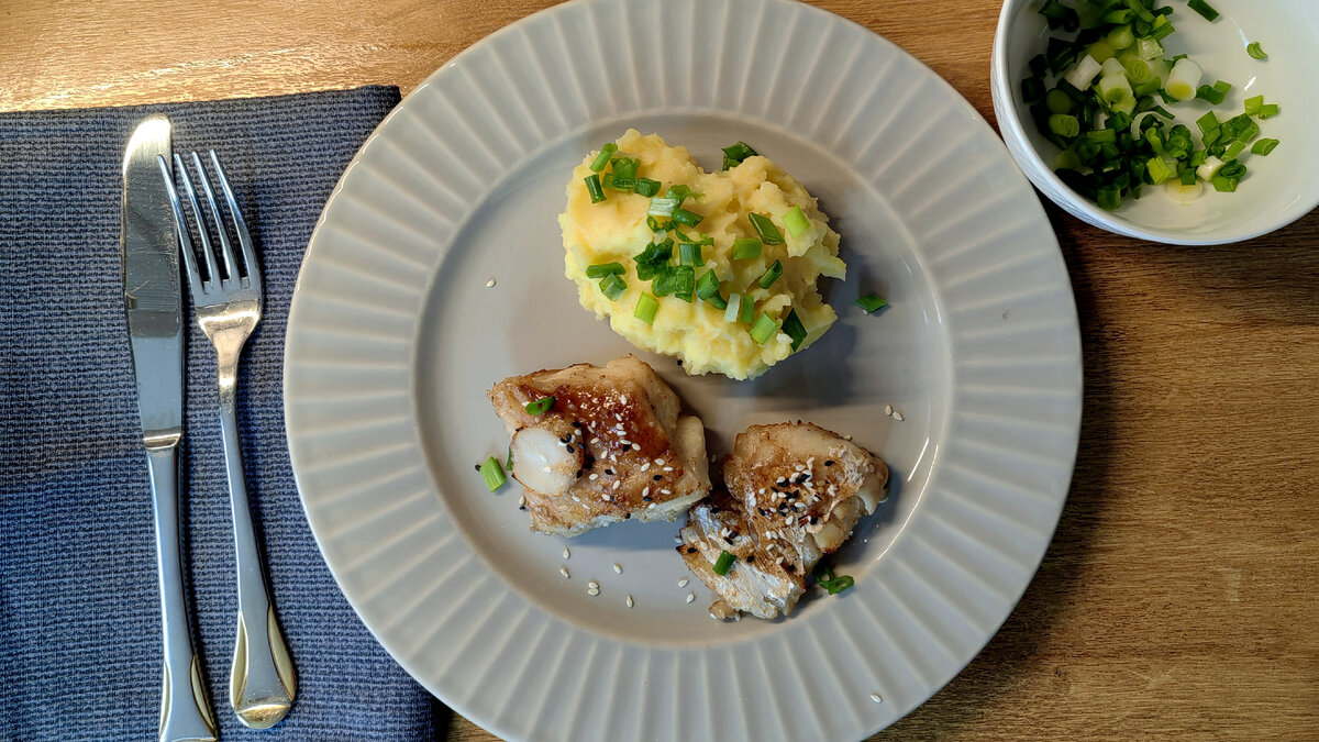 Филе трески с картофельным пюре