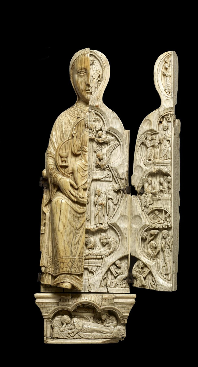 Открываюшаяся статуэтка Девы Марии, резьба по кости, 12-13 век, размеры в раскрытом виде 43,5 x 28,1 x 6,4 см