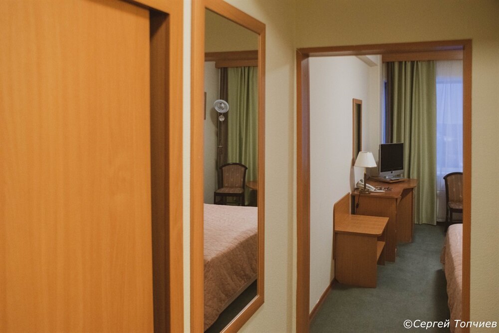 Сразу в коридоре