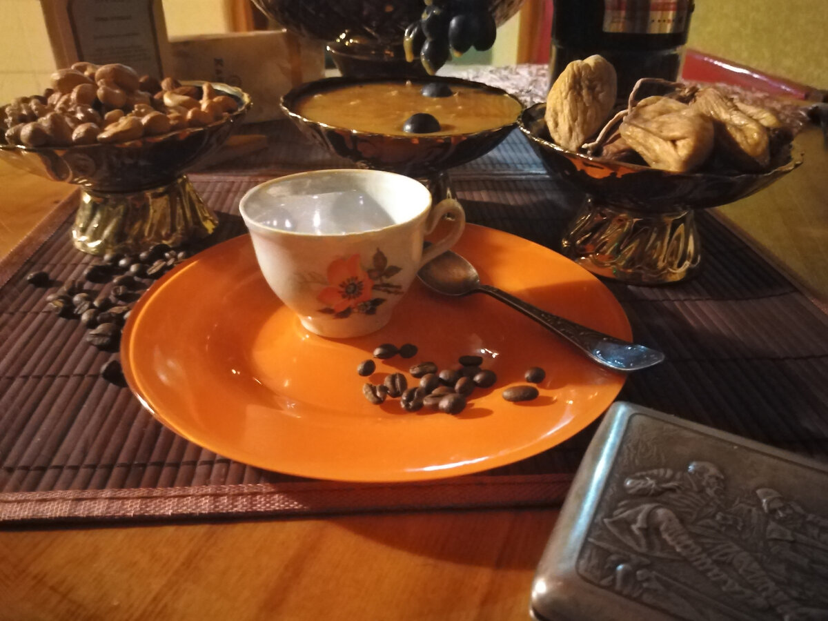 Кофейная чашка прогрета и ждёт Кубинский кофе. Фото автора Гармоника.