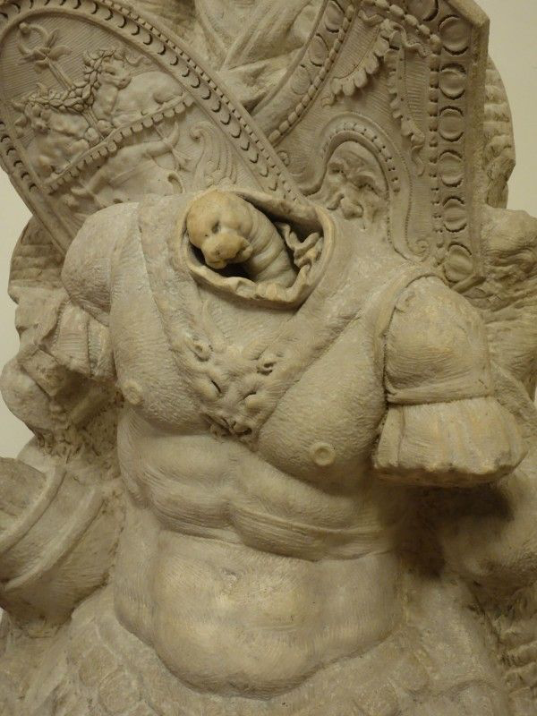 странный червяк