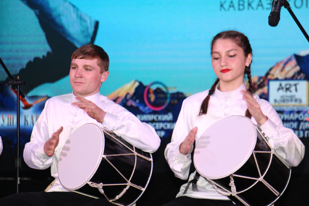 Конкурсы по направлениям: хореография, вокал, театральное искусство, инструментальное исполнительство. По  многим городам России. 