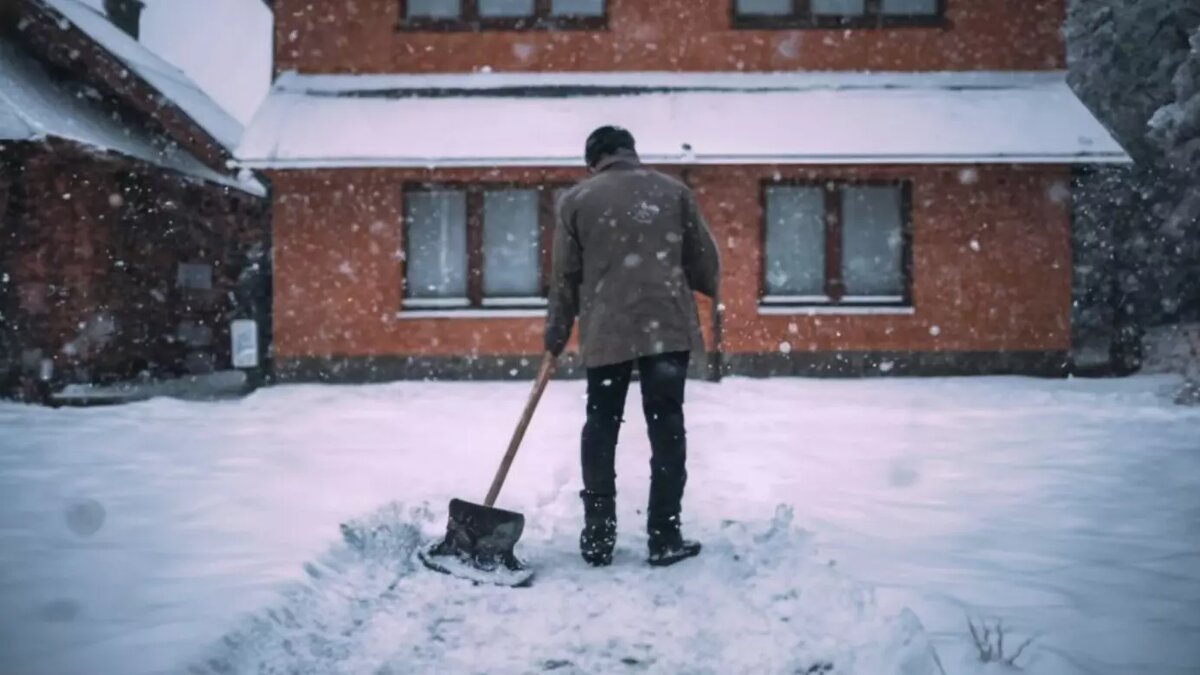     Нарушители убирали снег в микрорайоне «Городские горки».