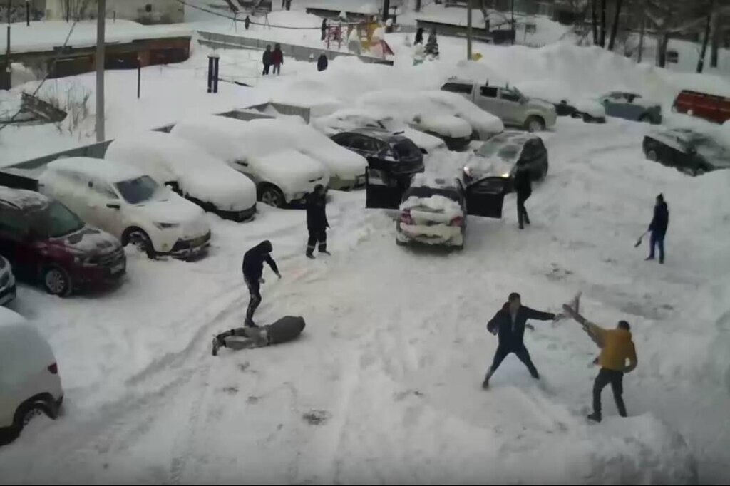 Битва за парковку. Из интернета.