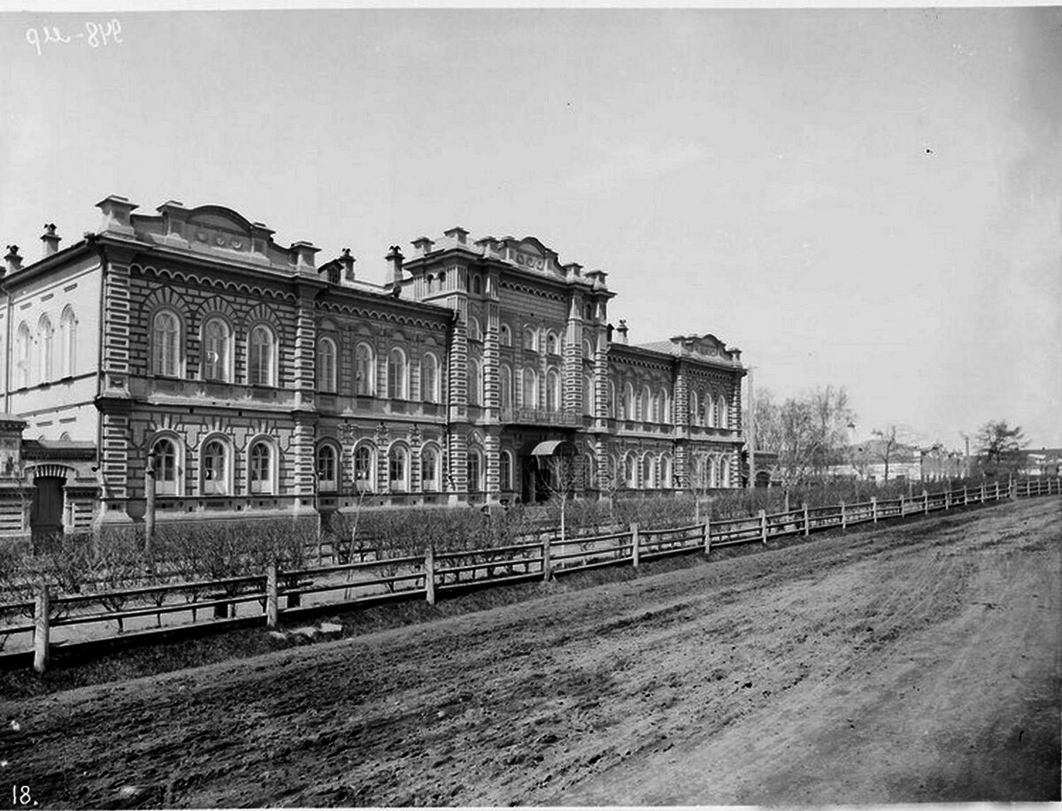 Первая женская гимназия. Фото: В.Л. Метенков, 1890-1900 гг.