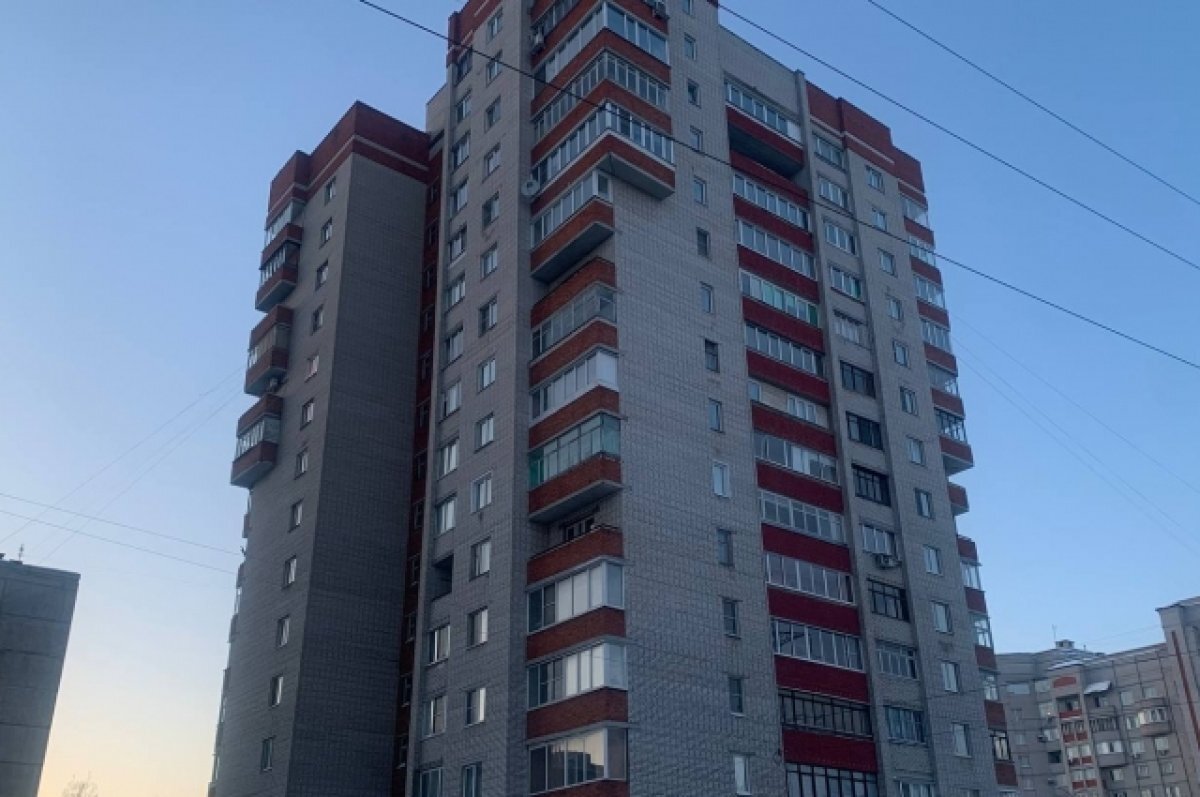    Соседи Сырских по дому-свечке на окраине Владимира дружно просят оставить этих пожилых людей в покое.