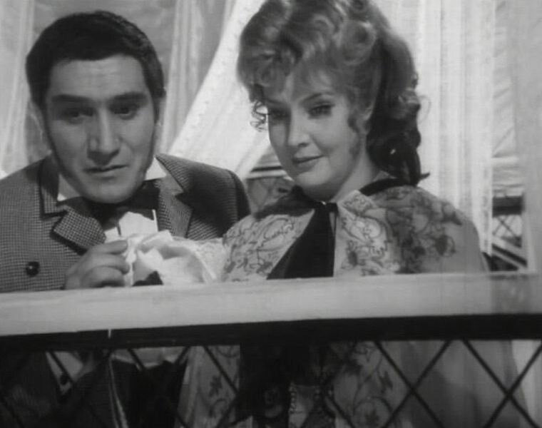 Кадр из фильма-спектакля «Бесприданница», 1974 год. Лариса и Карандышев.