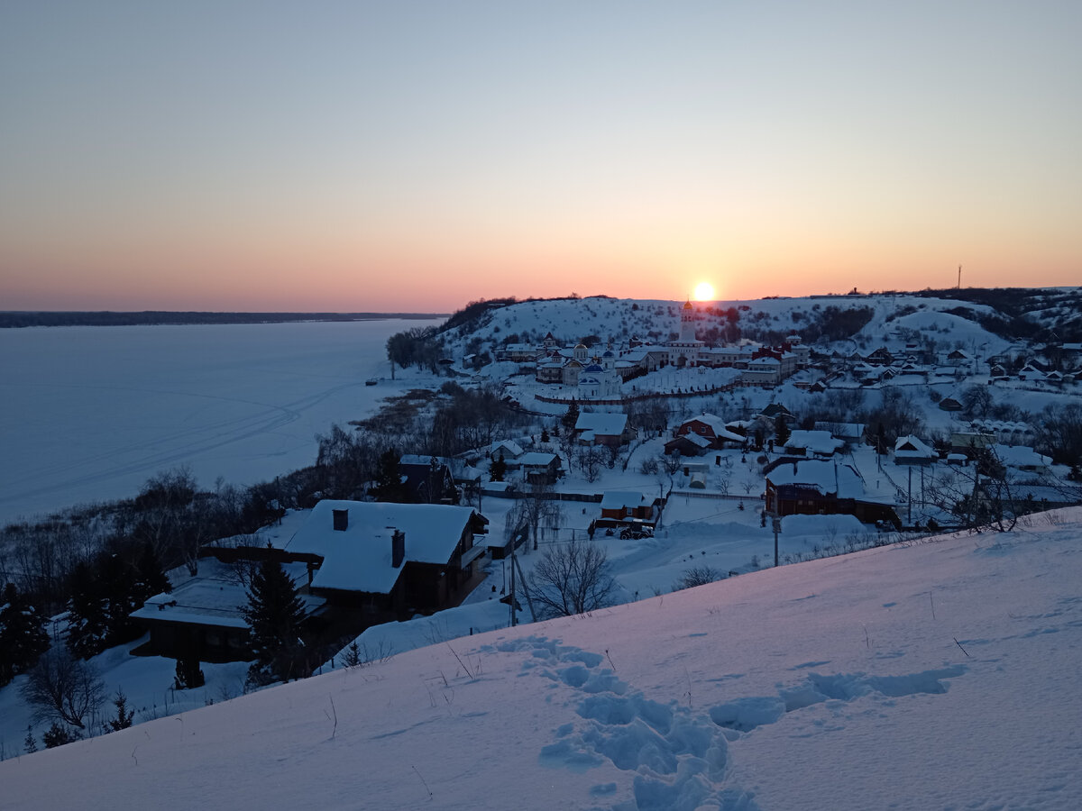 Село Винновка на закате. Фото автора. Сделано 10.02.2024.