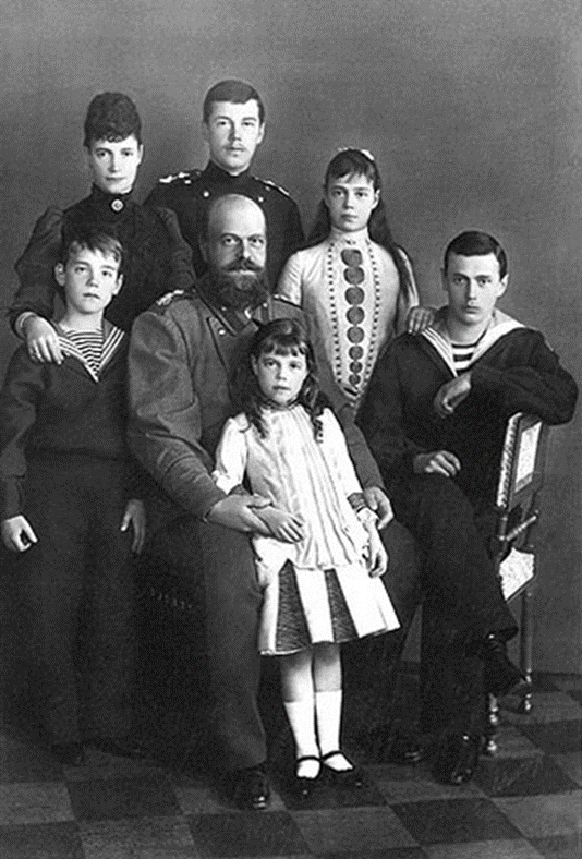 Семья Александра третьего. Самая младшая - Ольга. Фото из интернета.