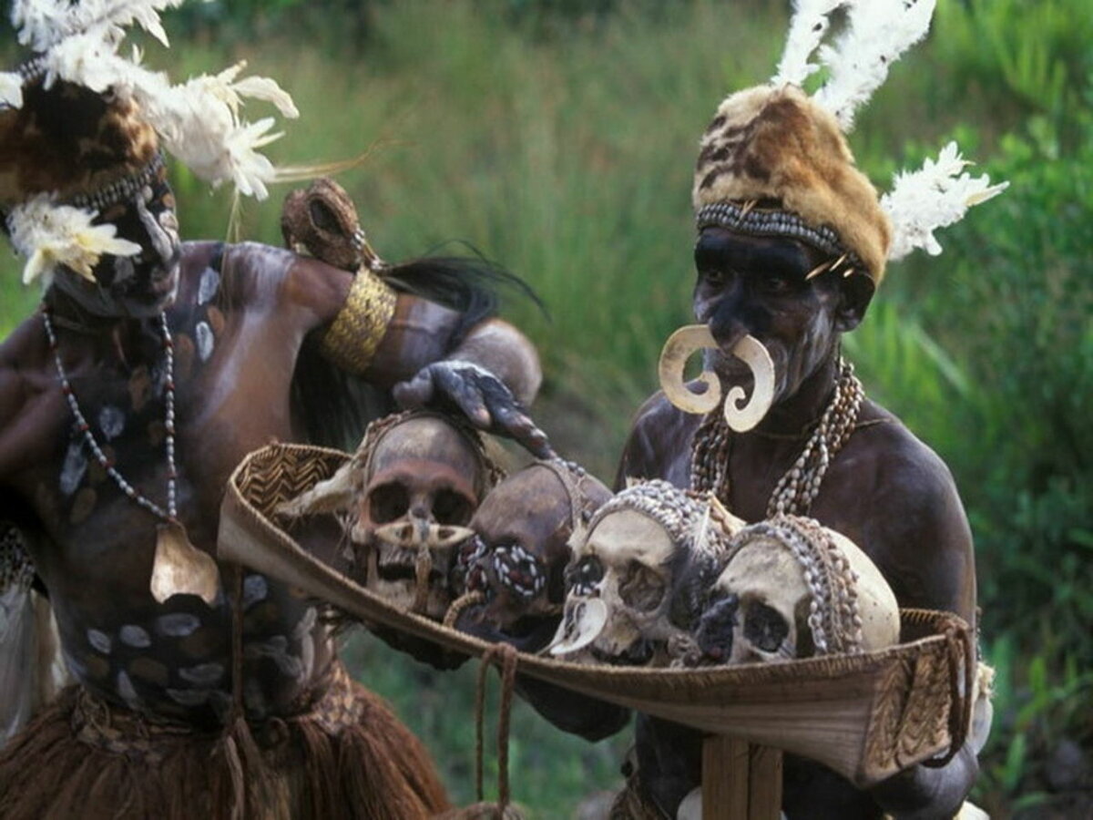 Где едят людей страна. Племена каннибалов новой Гвинеи. Племена Папуа новая Гвинея каннибалы. Папуа новая Гвинея людоеды.