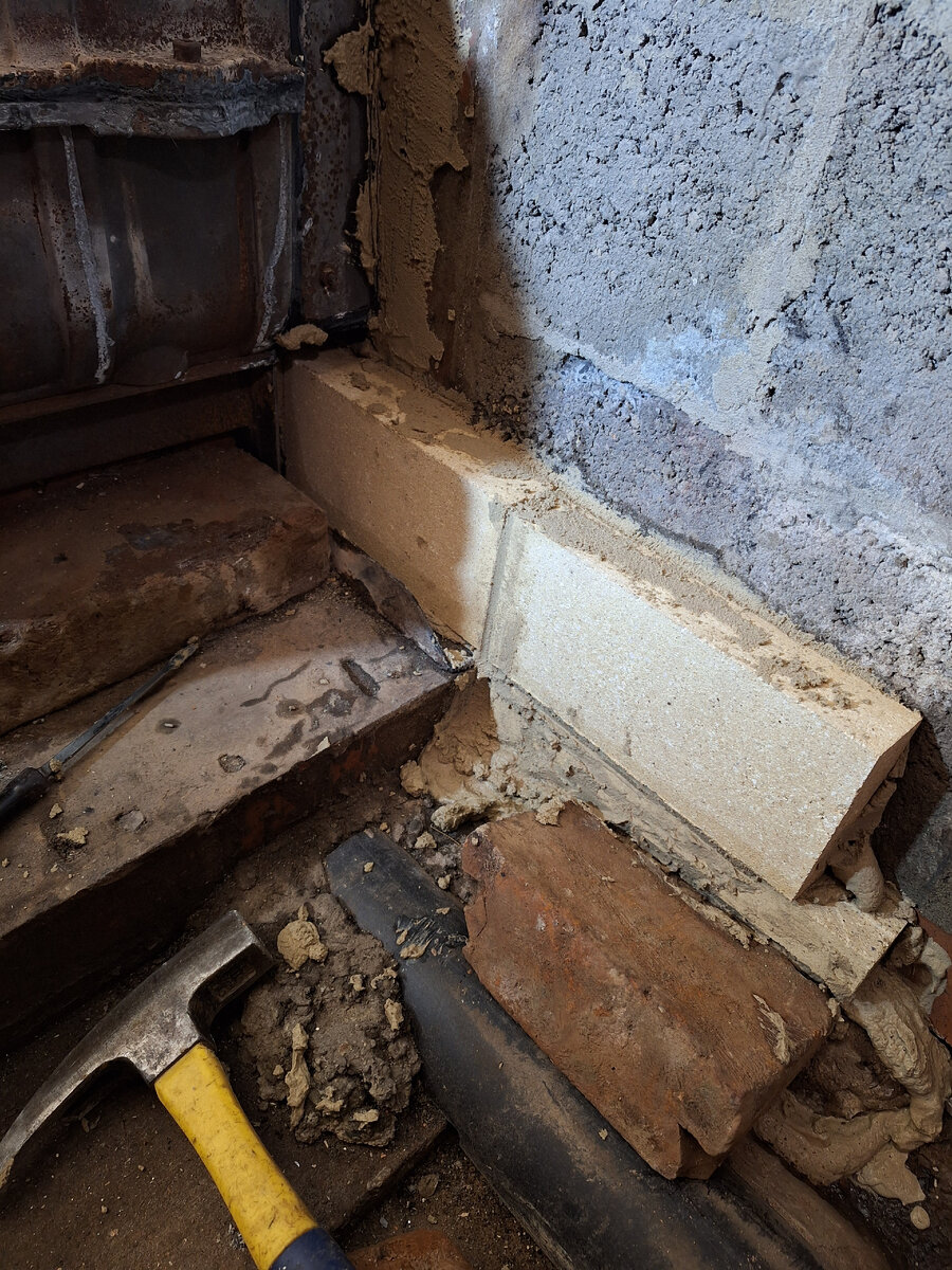 воскресенье смешные коты. открытка как спалось. не буди лихо пока оно тихо пословица. не будите лихо пока оно тихо. тише разбудишь.