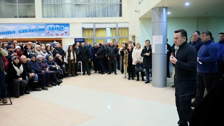 В САМЫЙ ПИК "КОММУНАЛЬНОЙ КАТАСТРОФЫ" ГЛАВА ПОДМОСКОВЬЯ АНДРЕЙ ВОРОБЬЁВ ВСТРЕЧАЛСЯ С ЖИТЕЛЯМИ РЕГИОНА. ИСТОЧНИК: ПРЕСС-СЛУЖБА ГУБЕРНАТОРА МОСКОВСКОЙ ОБЛАСТИ