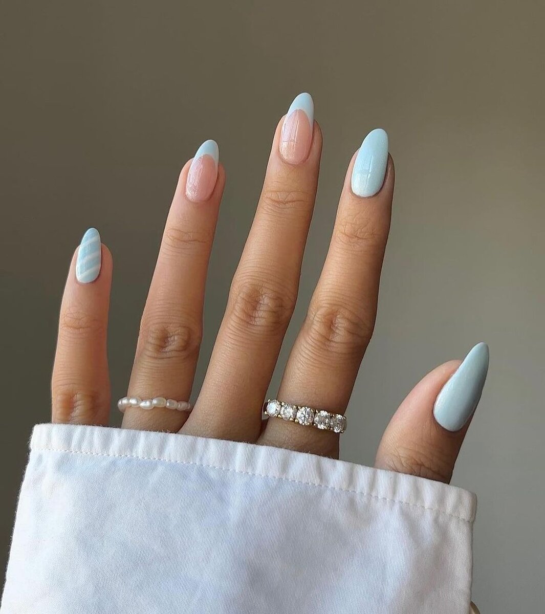 НЕЖНО-ГОЛУБОЙ МАНИКЮР